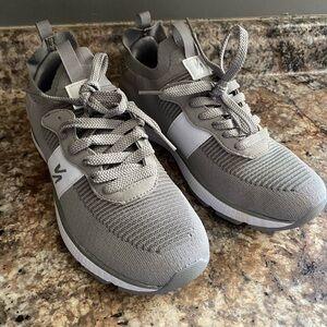 Rival Reign Size 8 1/2